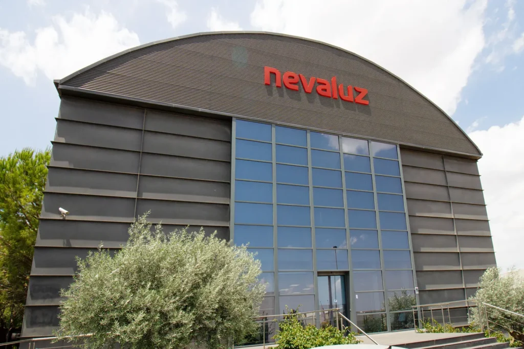 Nevaluz Valencia estrena nuevo Almacén Inteligente